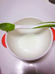 とりあえず、おかゆをすりつぶしたやつから始めました。