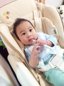 歯磨き中のぱんなこさん。