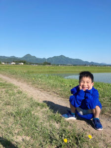 青空と笑顔がまぶしいわねー。